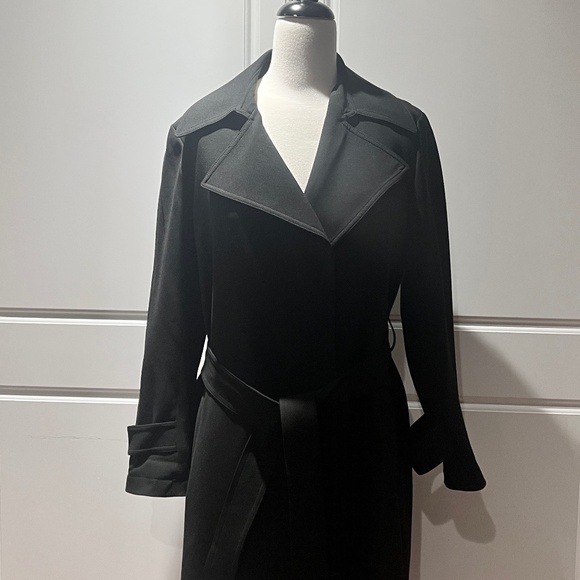 THEORY Oaklane Trench Coat in Admiral Crepe - Picture 3 of 6